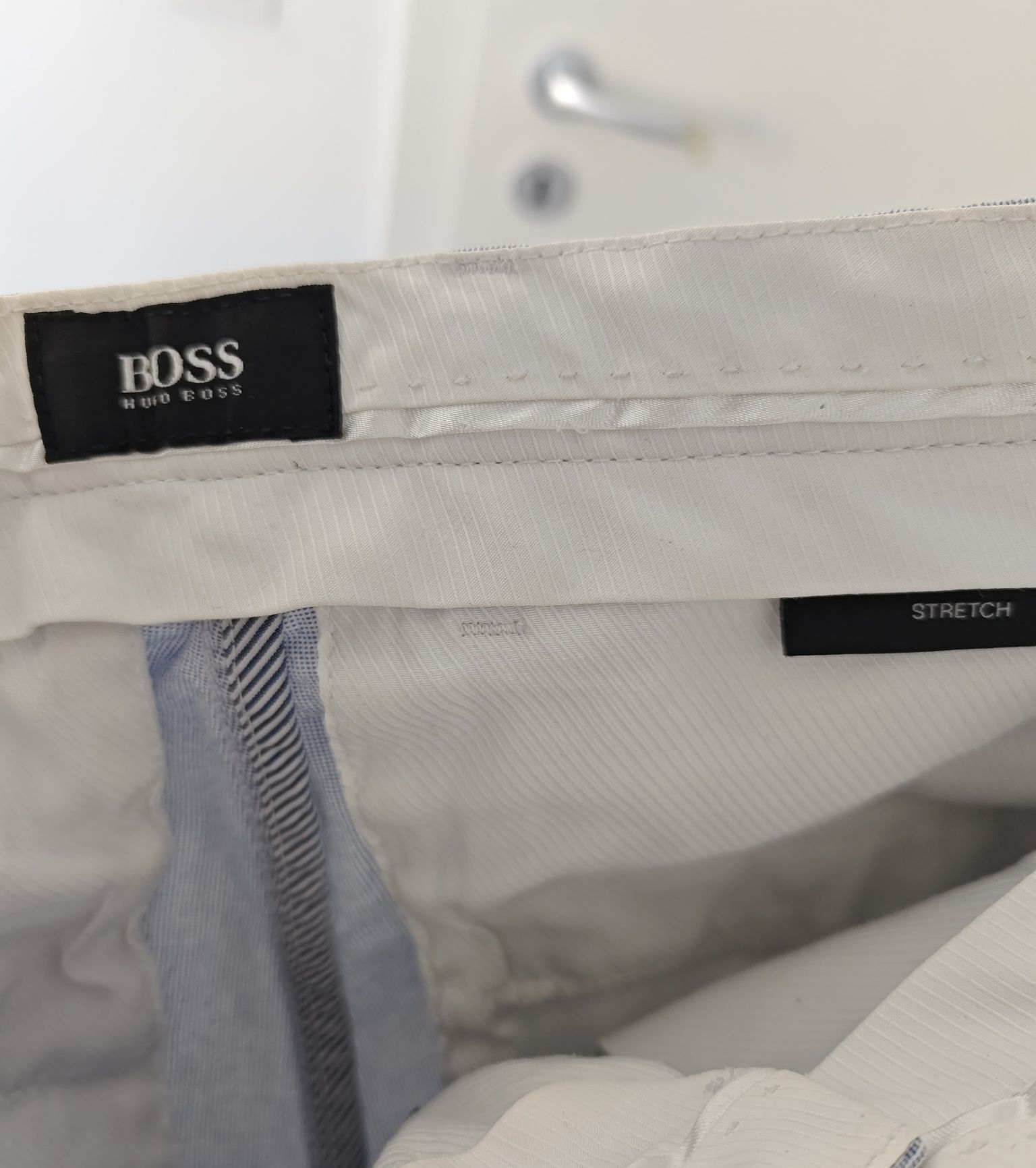 Vând pantaloni Hugo Boss - primăvară, vară