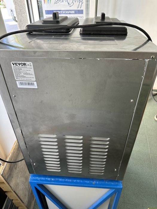 Продавам машина за сладолед vevor