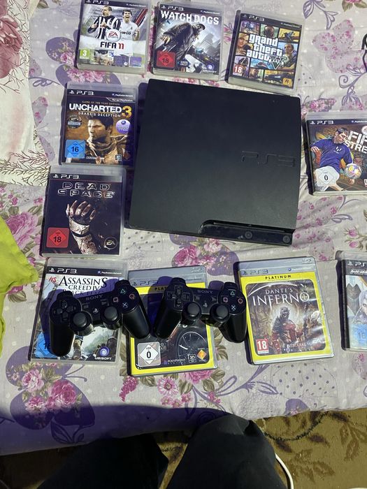 Vand playstation 3 stare bun 2 manete toate accesoriile ofer 10 jocuri