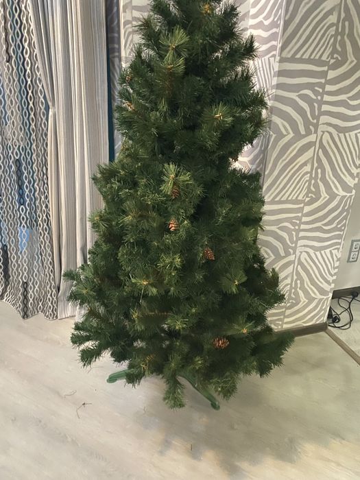 Продам  елку 180