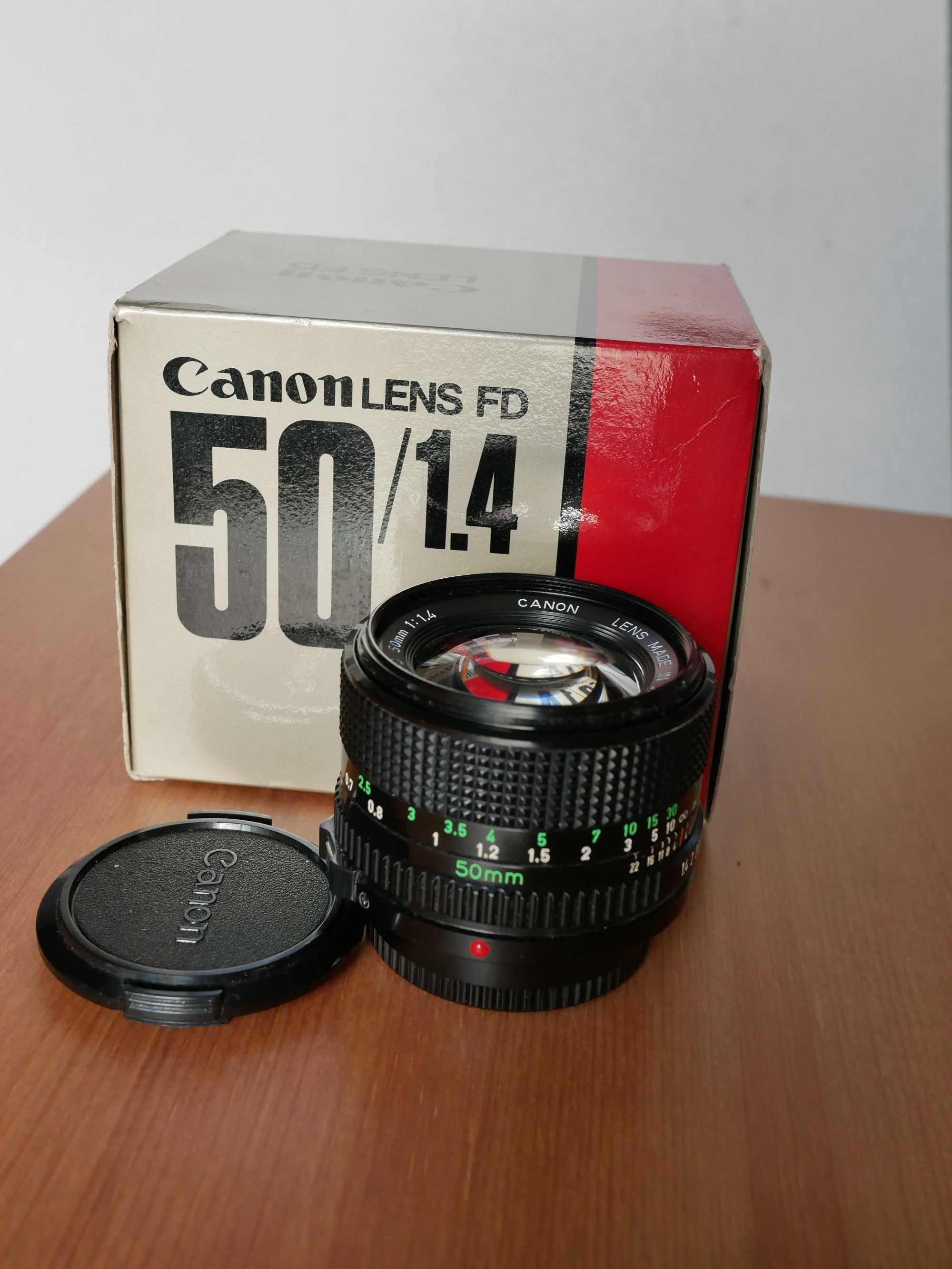 Комплект обективи Canon FD в перфектно състояние. Продават се заедно!