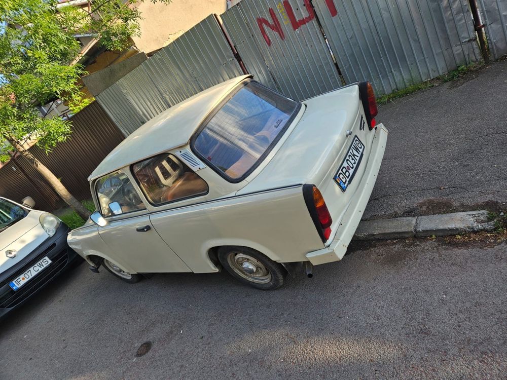 De vanzare trabant