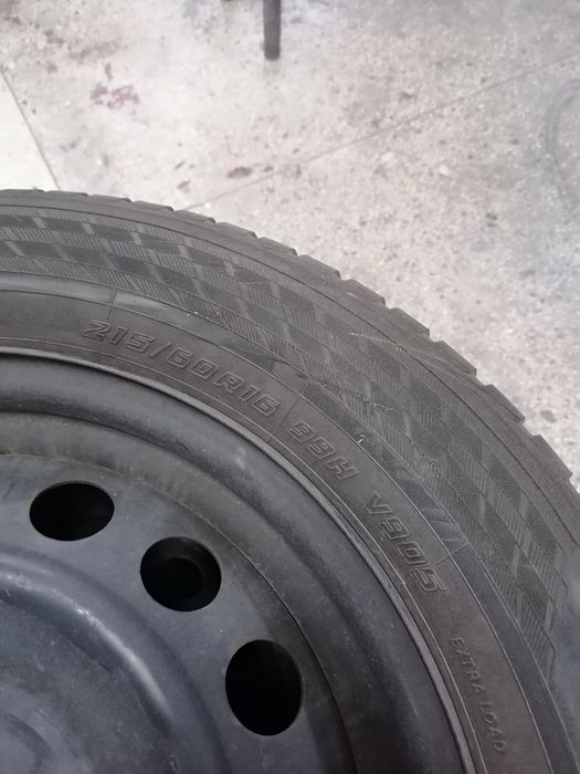 Anvelope în stare buna  iarna 215/60/16 dot 2019 și 3 jante tabla