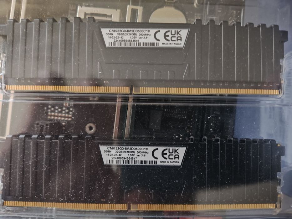 32 GB DDR4 Corsair 2 x 16 GB 3600 CL 18 Micron 16 Gbit B die