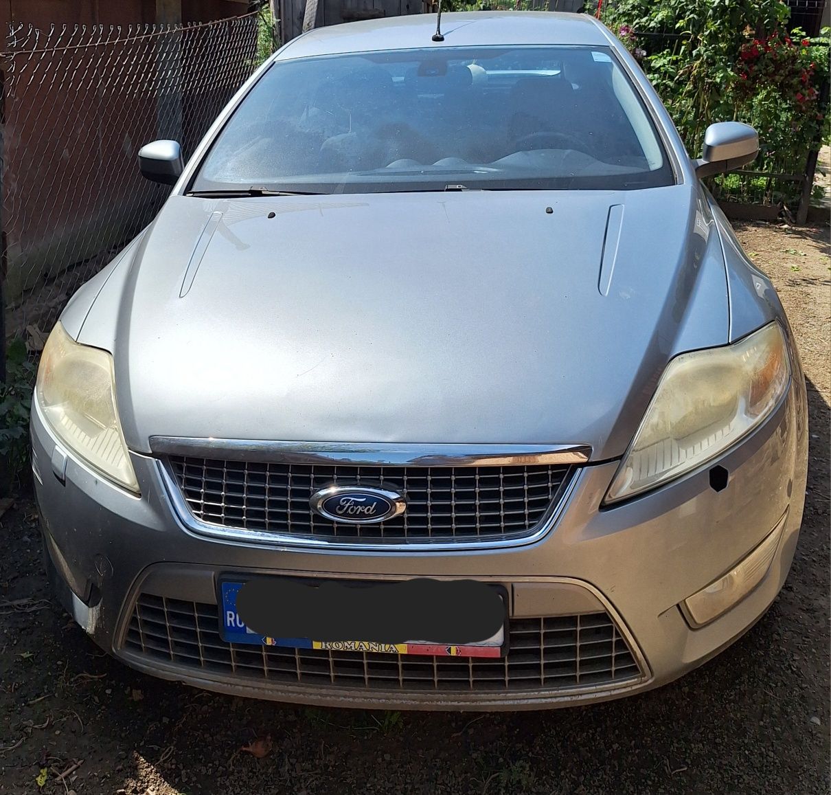 Vând Ford mondeo