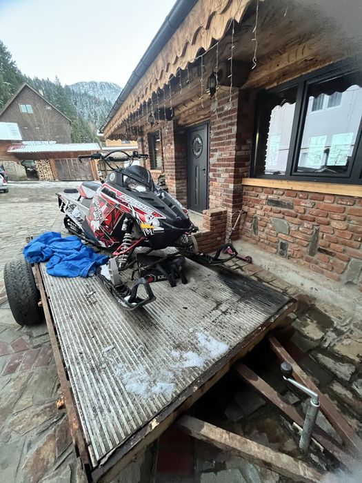 Vand snowmobil polaris assualt cu un piston blocat