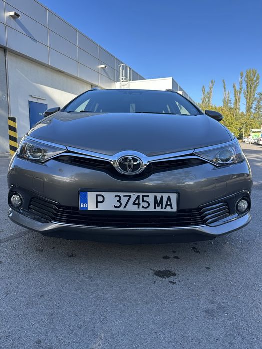 Продавам Тойота Аурис 2019 г