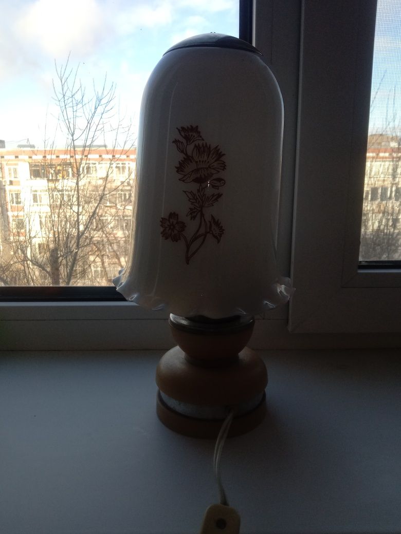 Продам настольную лампу СССР