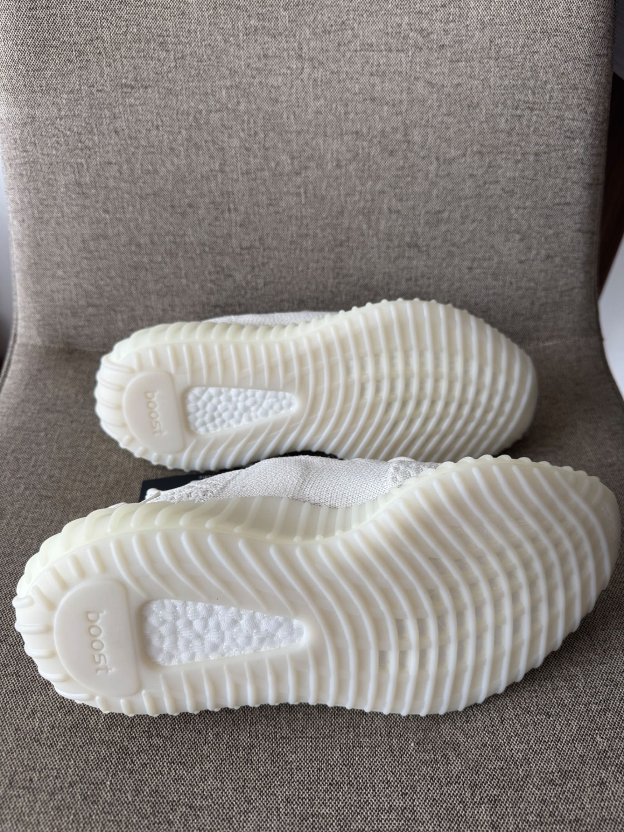 Yeezy 350 Bone original ново