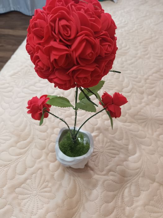 Pomulet din trandafir de spuma cu luminii