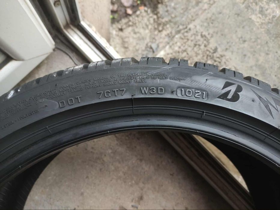 225/40/18 2бр BRIDGESTONE зимни