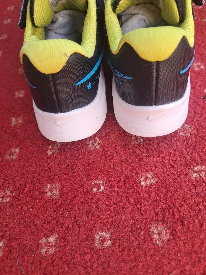 Маратонки nike  31 номер