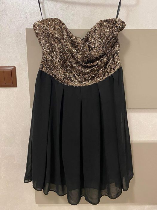 Рокля с пайетено бюстие