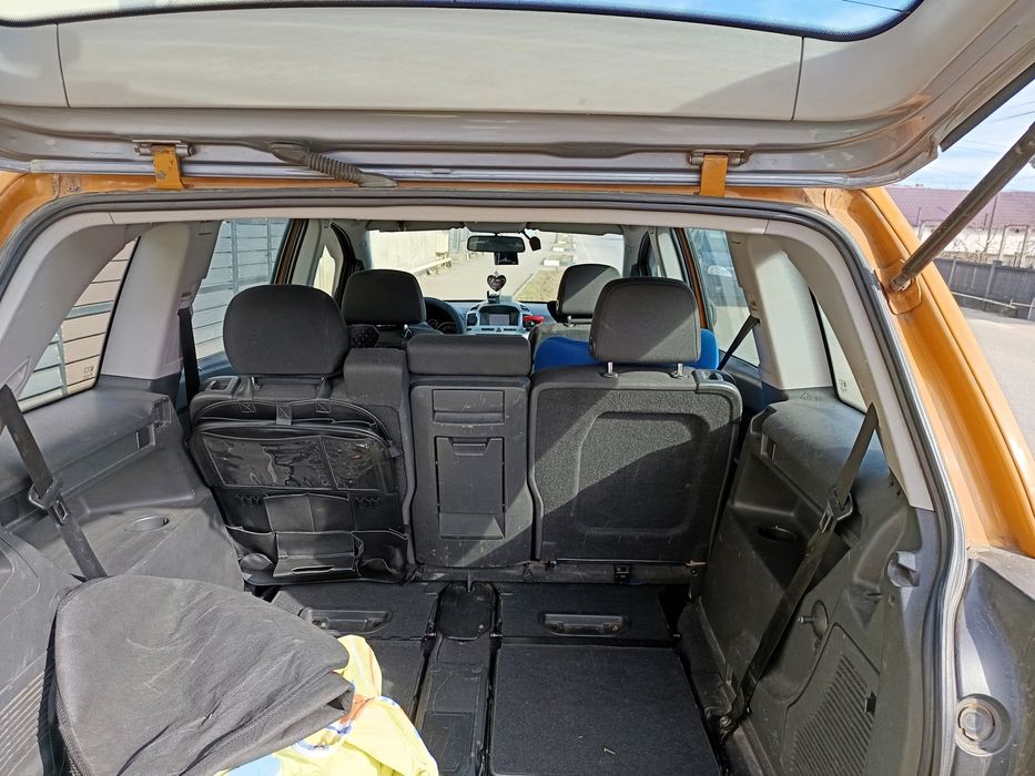 Opel Zafira b 2010 .1.9cdti