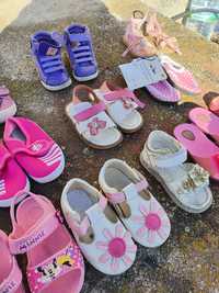 19 чифта детски обувки