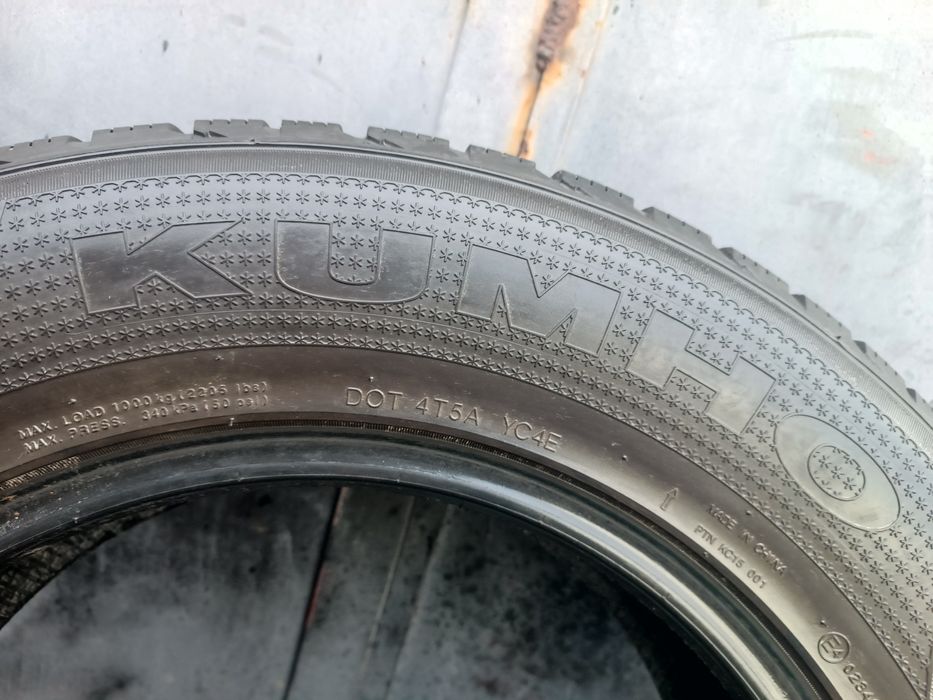 235/65/17 Kumho .