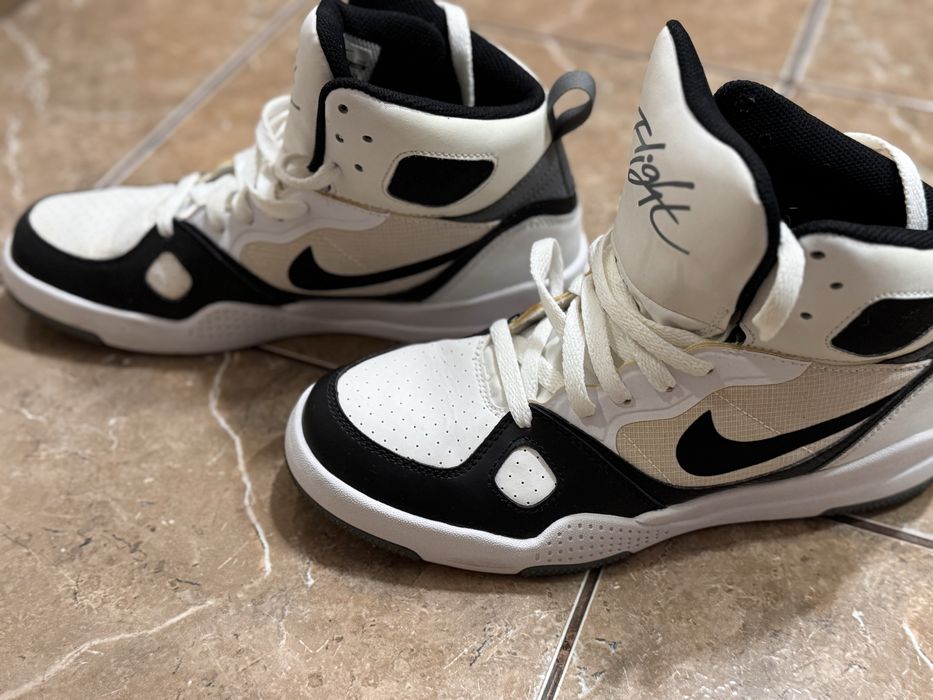 Adidasi tip gheata Nike