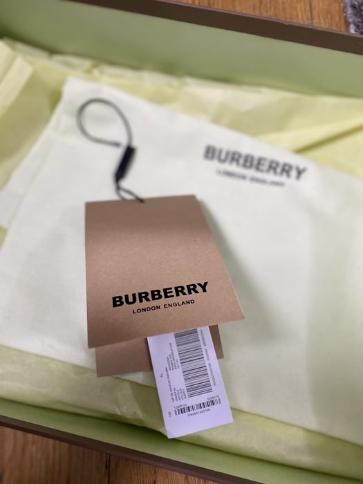 adidasi burberry