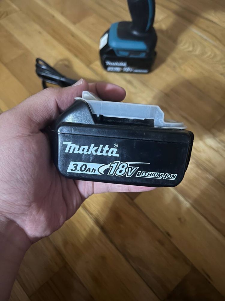 Аккумуляторный ударный гайковерт Makita DTW190