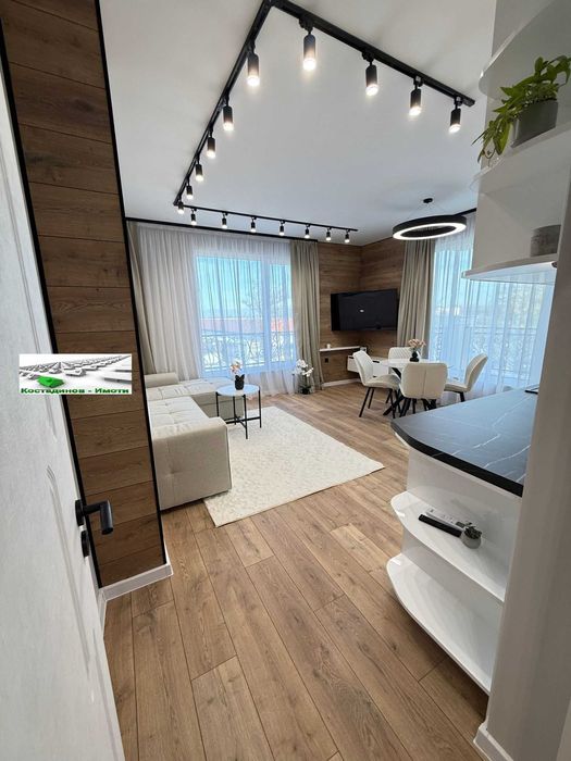 Продава се Тристаен апартамент в Пловдив, Кършияка - 93 кв.м за 1042 €/кв.м - Снимка #1