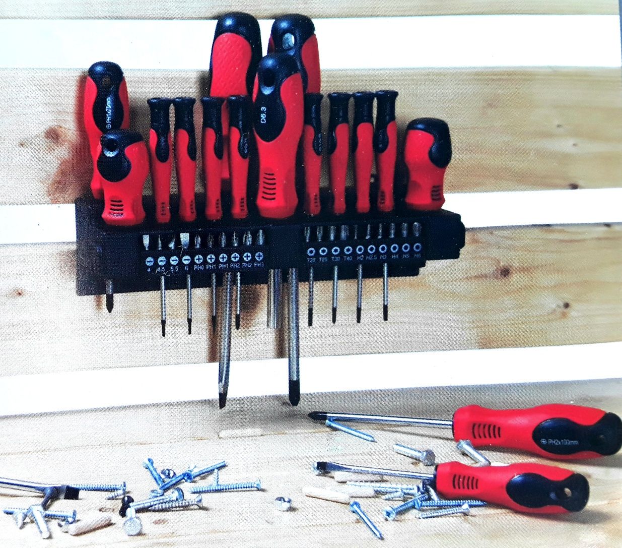 Set 37 surubelnite cu varf magnetic si suport de perete - 55 lei