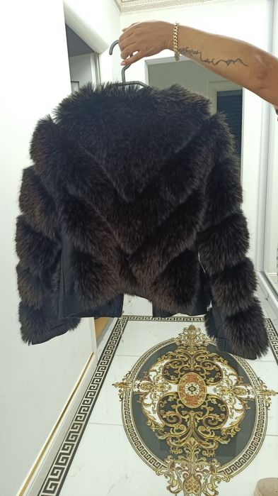 Vând haina de blana cu piele