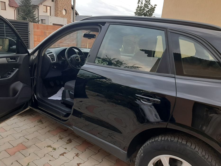 Vand Audi Q5 negru