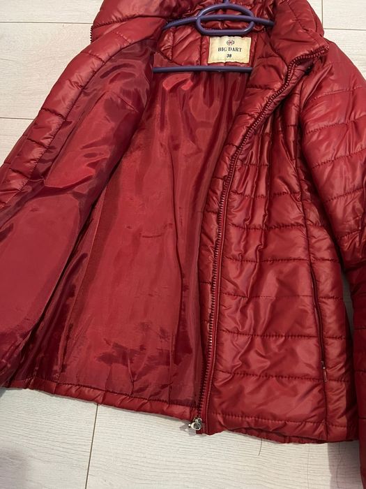 Дамско червено яке