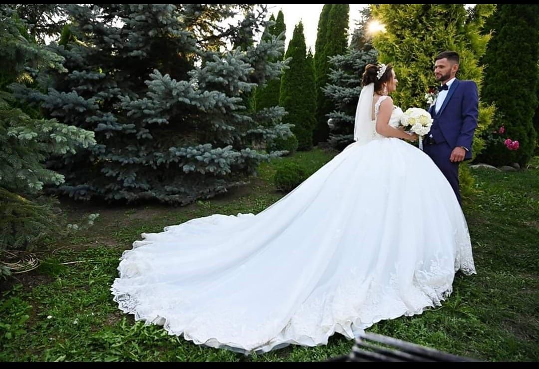 Vând rochie de mireasă stil prințesă