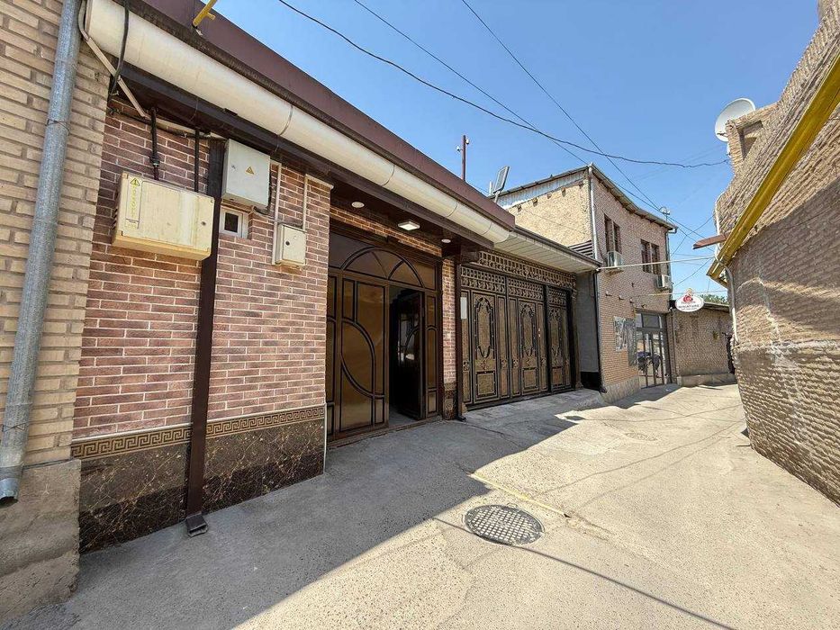 Tayyor 2.7 sotiqli hovli markazdan sotiladi.