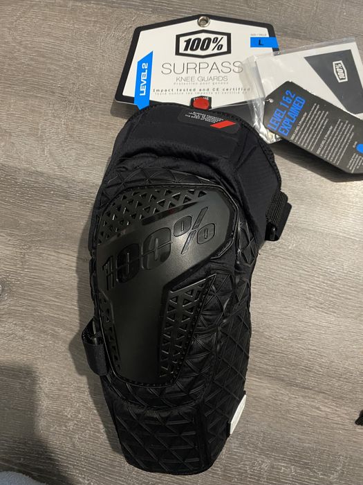 Genunchere surpass knee guards level 2 noua