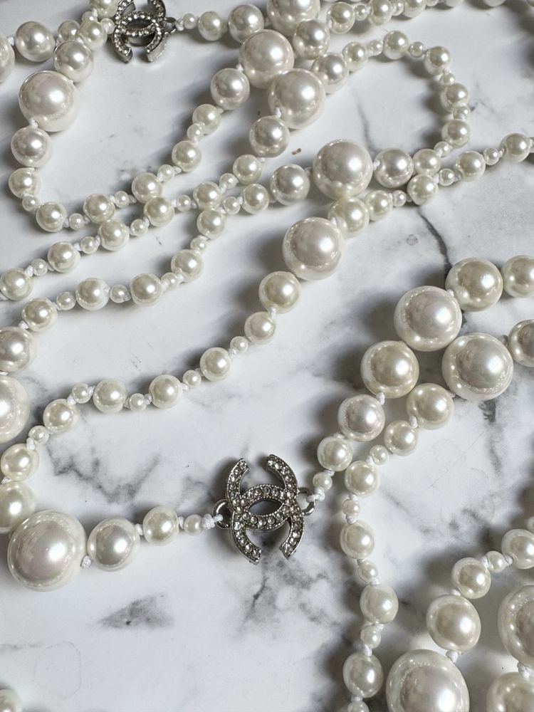 Дълго колие Chanel и обеци