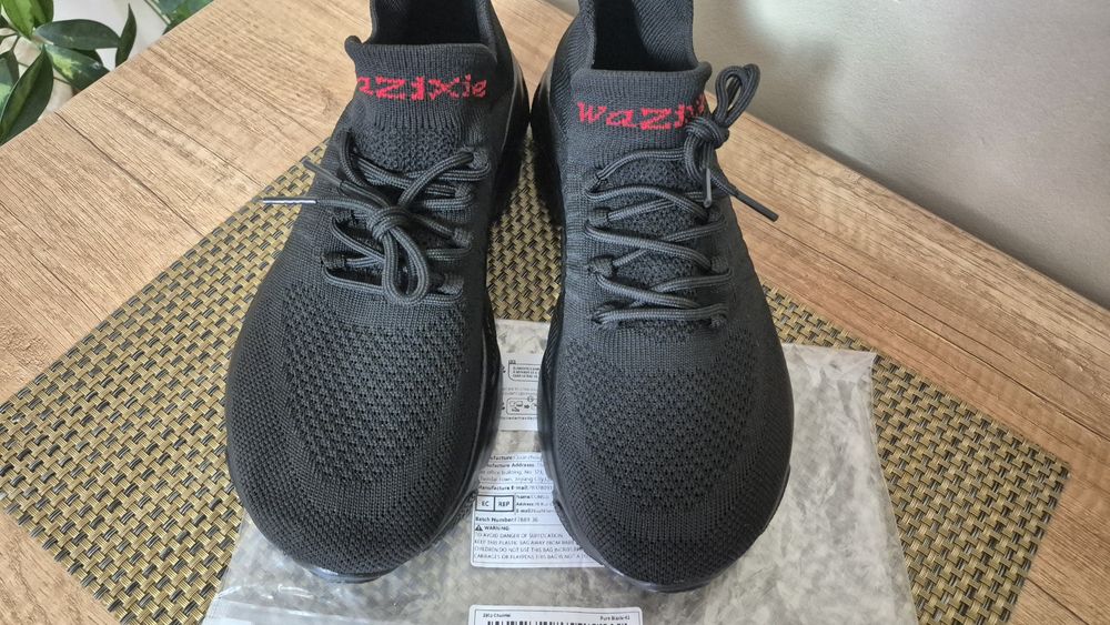 Adidași mărimea 42