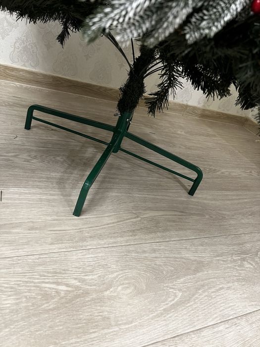 Продам елку 2.10