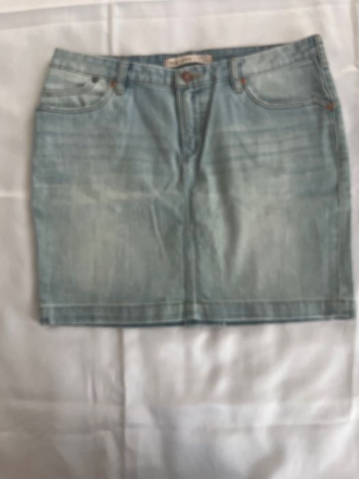 Fusta blugi mini + bluză fără bretele