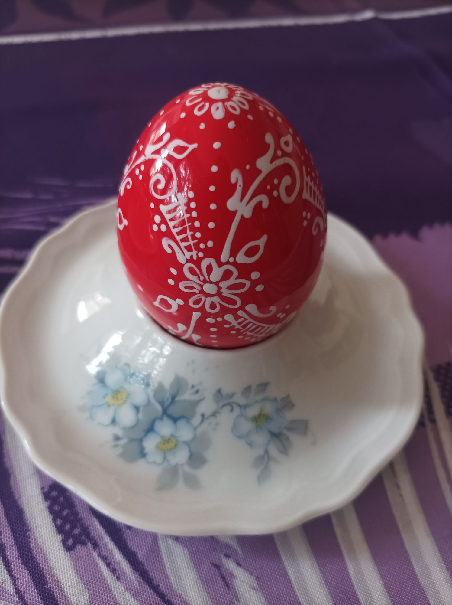 Порцеланови поставки за яйца