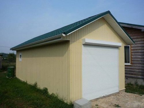 Garaj metalic din panouri sandwich 4.4 x 7m