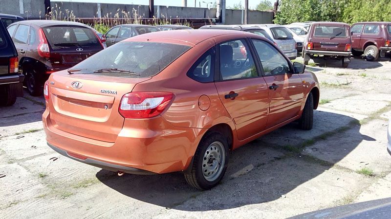 Гранта хэджбек на разбор есть все