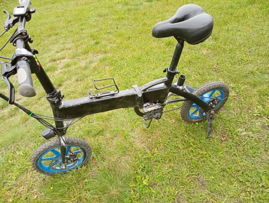 Bicicleta electrica cu propulsie si asitata