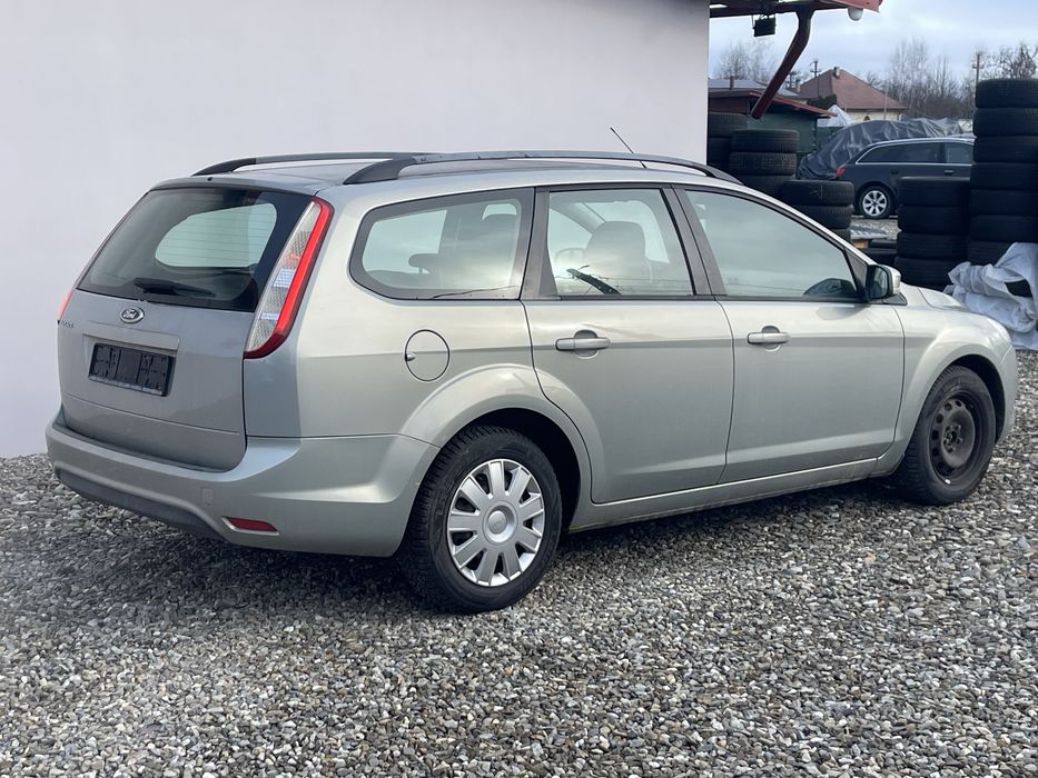 Ford focus 1.6 benzina din 2010