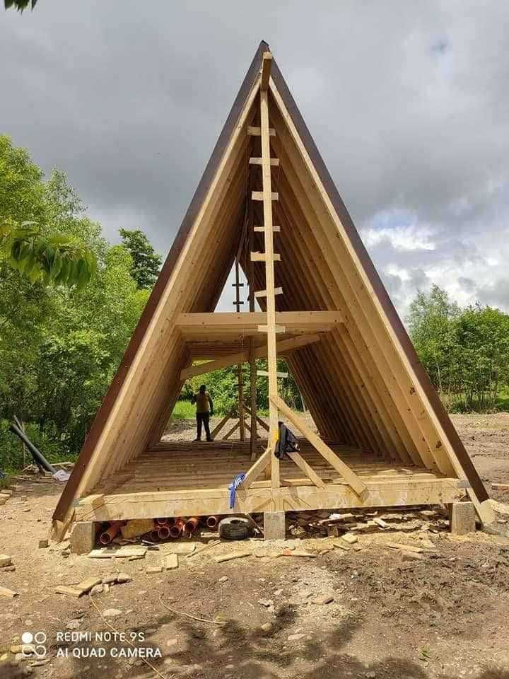 Cabana stil A Frame din structura de lemn si casa din lemn de vanzare