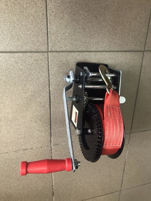Troliu manual DRAGON WINCH cu cablu sintetic  1588 kg