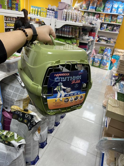 Пластиковая переноска спутник для животных