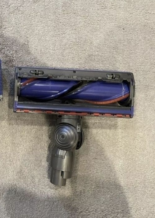 Безжична прахосмукачка Dyson V8 с Чисто Нова Батерия пълен комплект