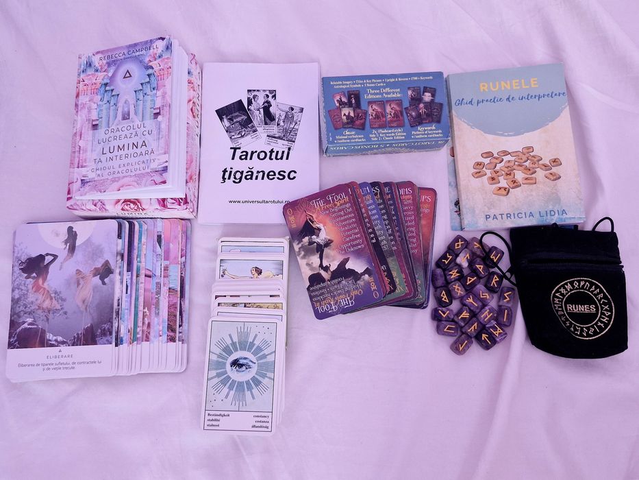 Cărti oracol și tarot