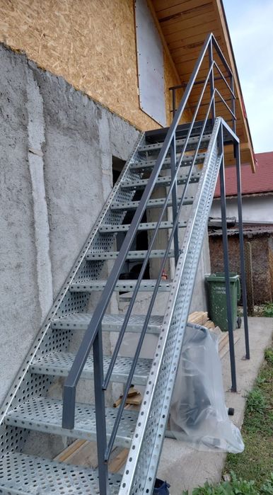 Scari metalice galvanizate