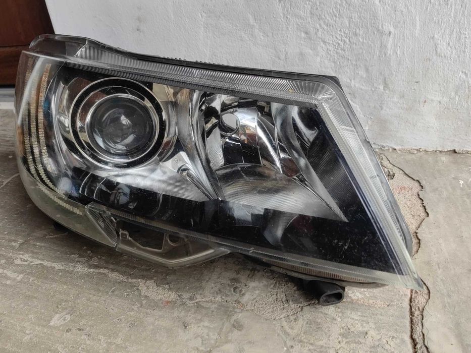 Фар Skoda Superb Bi-Xenon LED десен / Фар Шкода Суперб Оригинален