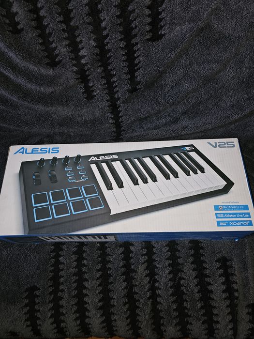 MIDI-Клавиатура Alesis V25