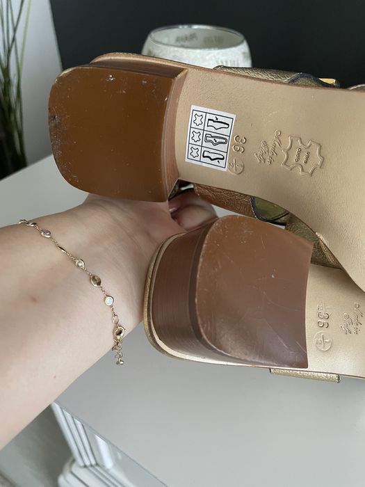 Sandale aurii din piele