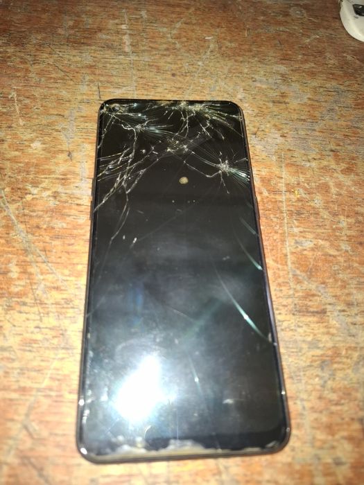 Telefon oppo funcțional sticla sparta